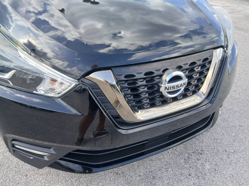 2020 Nissan Kicks SR