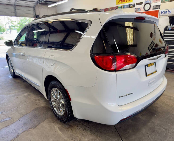 2017 Chrysler Pacifica Touring-L