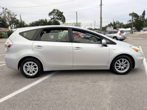 2014 Toyota Prius v Five