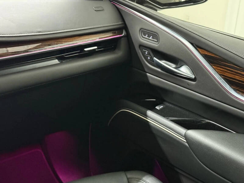 2023 Cadillac Escalade ESV Luxury