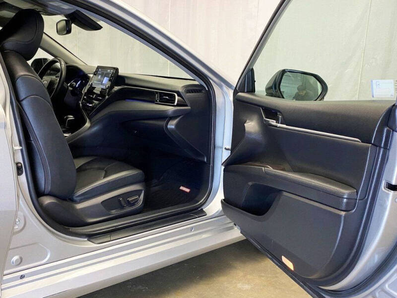 2022 Toyota Camry Hybrid XLE