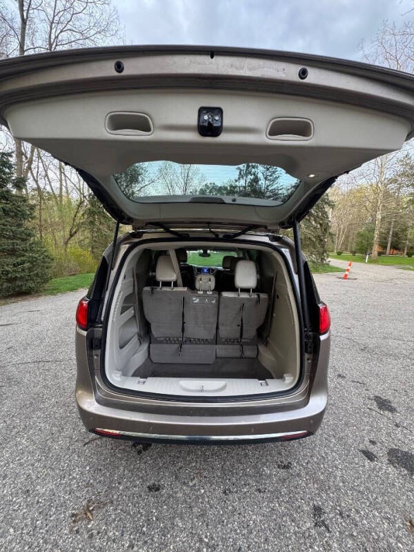 2017 Chrysler Pacifica Touring-L