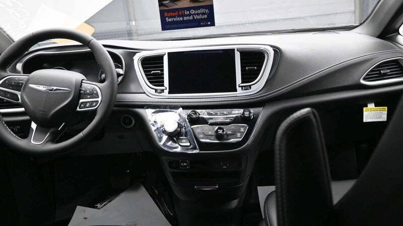2026 Chrysler Pacifica Select