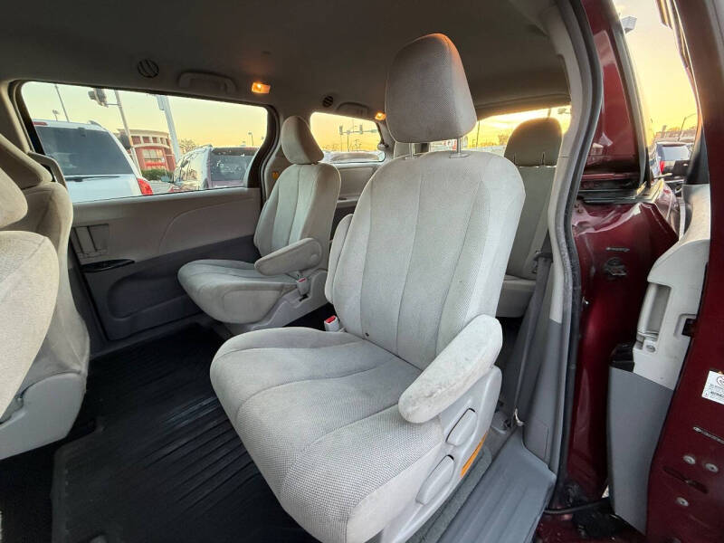 2011 Toyota Sienna Base 7-Passenger