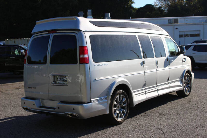 2025 Chevrolet Express 2500