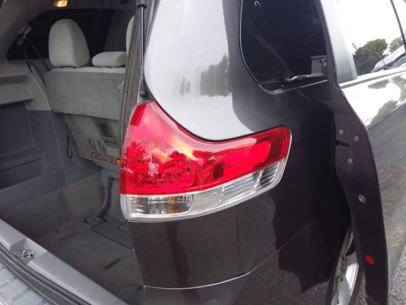 2011 Toyota Sienna Base 7-Passenger