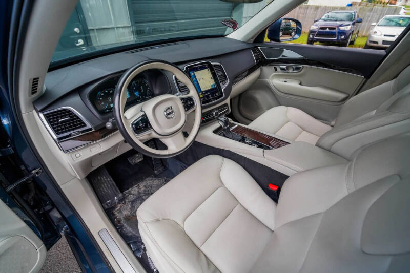 2018 Volvo XC90 T6 Momentum