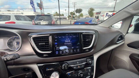 2017 Chrysler Pacifica Touring