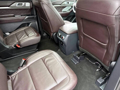 2025 Ford Explorer Platinum