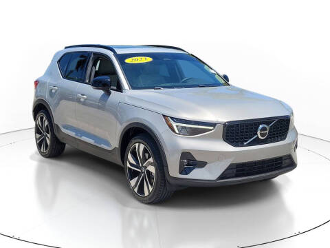 2023 Volvo XC40 B5 Plus Dark Theme