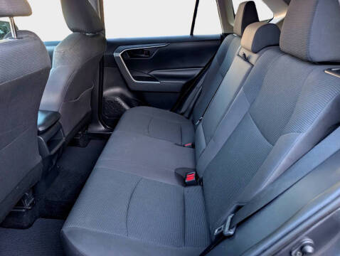 2019 Toyota RAV4 LE