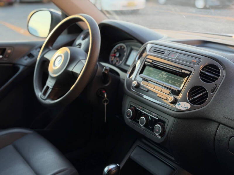 2012 Volkswagen Tiguan LE
