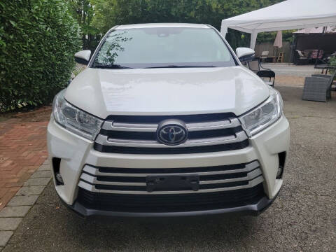 2018 Toyota Highlander for sale at OFIER AUTO SALES in Freeport NY