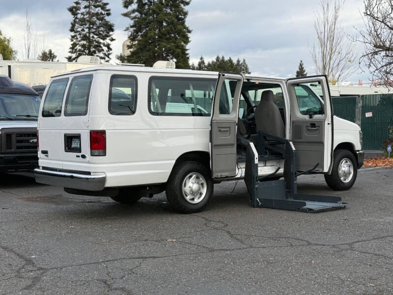 2011 Ford E-Series E-350 SD XLT