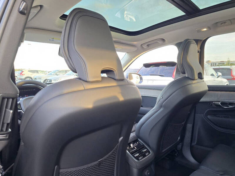 2025 Volvo XC90 T8 Ultra Bright Theme 7P