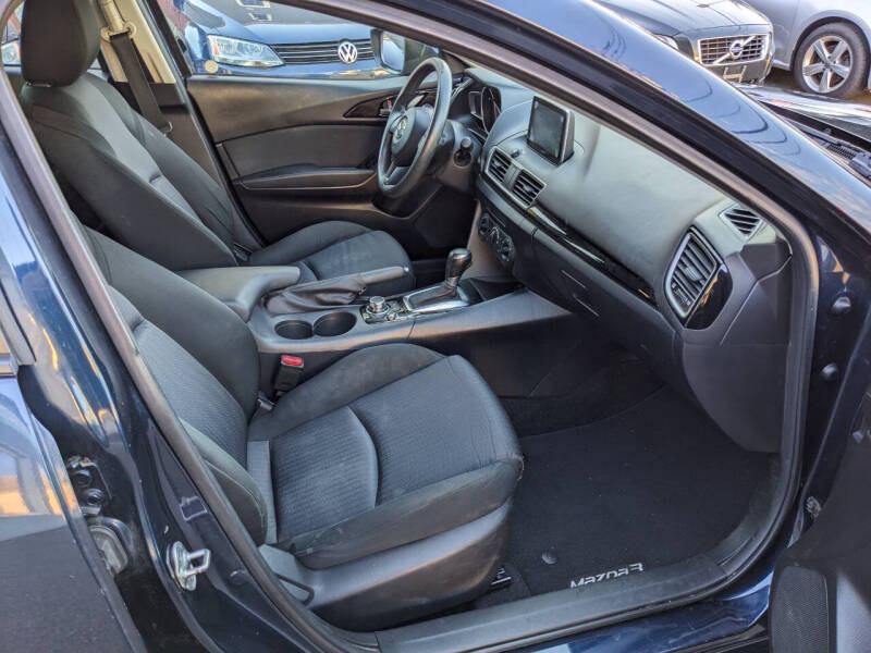 2015 Mazda MAZDA3 i Sport