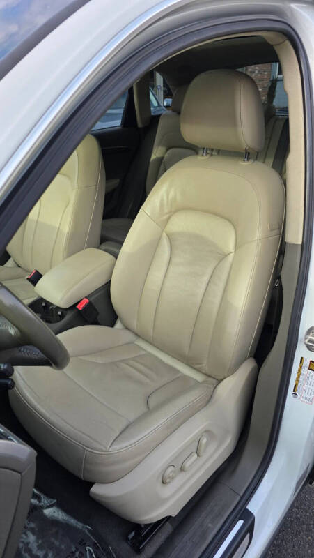 2012 Audi Q5 2.0T quattro Premium Plus