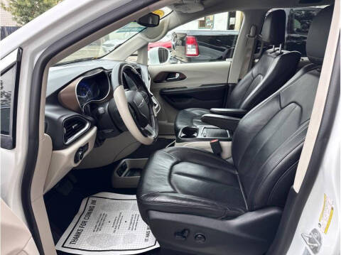 2017 Chrysler Pacifica Touring-L Plus