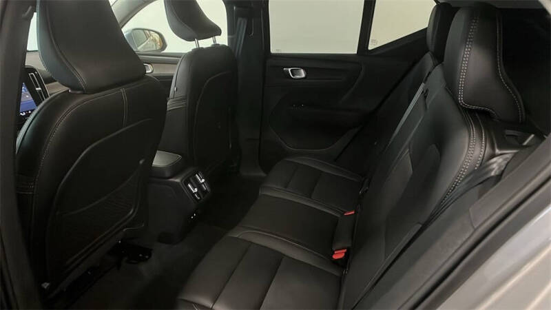 2025 Volvo XC40 B5 Core Bright Theme