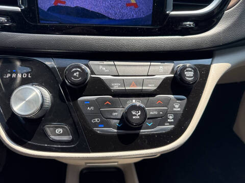 2017 Chrysler Pacifica Touring-L Plus