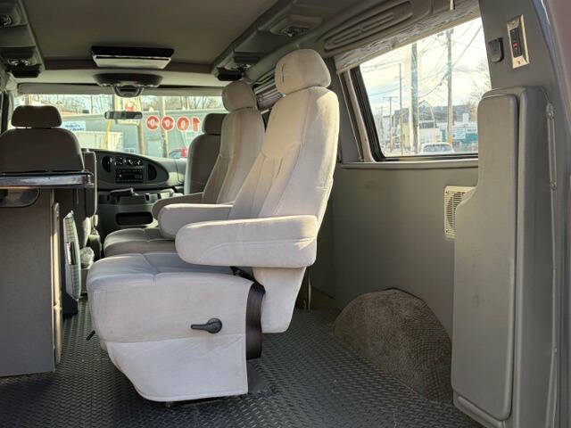 2006 Ford E-Series E-250 SD