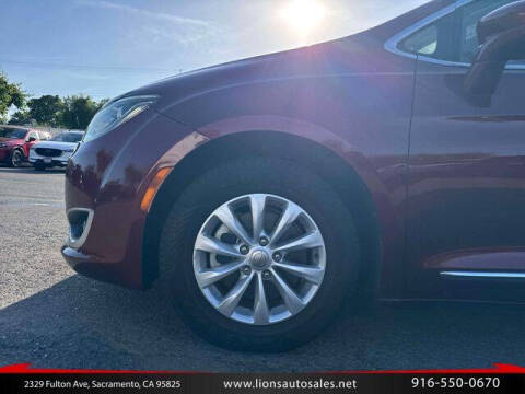 2017 Chrysler Pacifica Touring-L