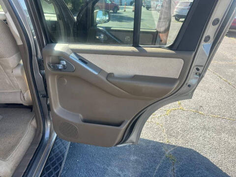 2005 Nissan Pathfinder SE