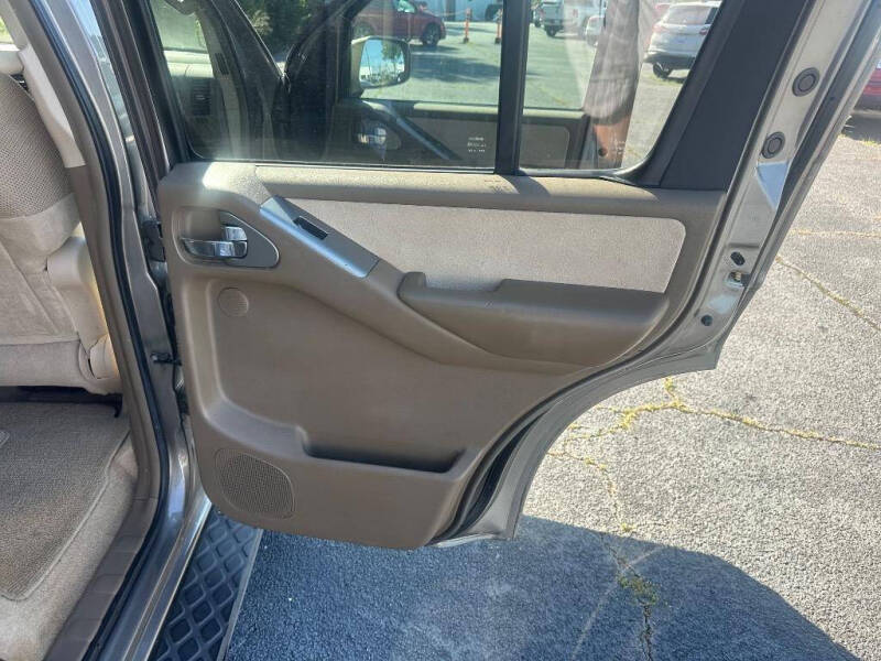 2005 Nissan Pathfinder SE