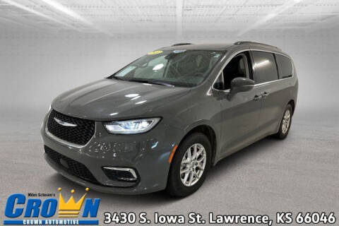 2022 Chrysler Pacifica for sale at Crown Automotive of Lawrence Kansas in Lawrence KS