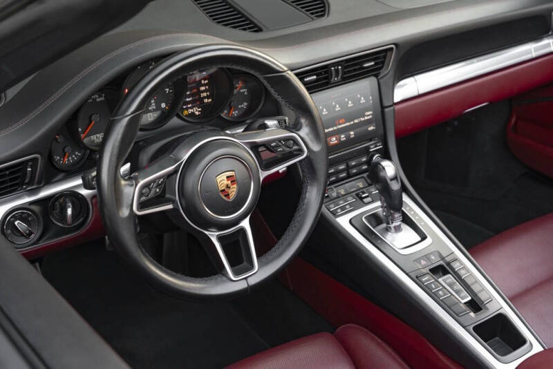 2019 Porsche 911 Carrera