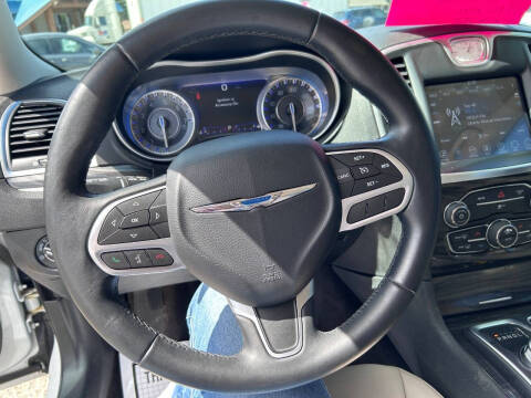 2017 Chrysler 300 Limited
