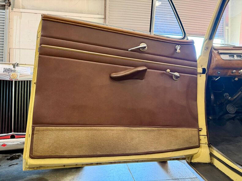 1948 Ford Super Deluxe