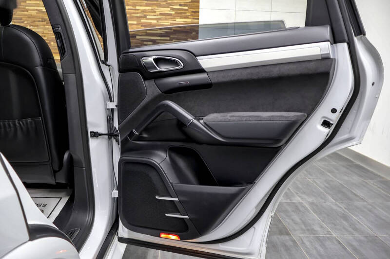 2016 Porsche Cayenne GTS