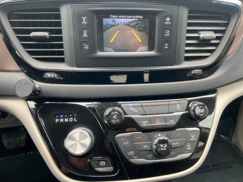 2017 Chrysler Pacifica Touring-L