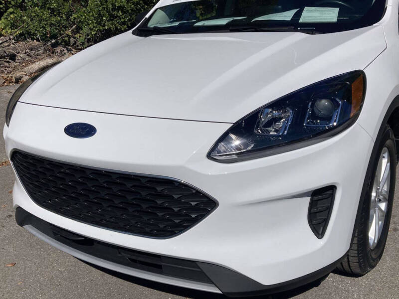 2022 Ford Escape Hybrid SE