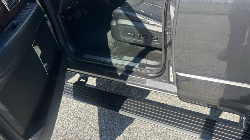 2017 Lincoln Navigator Select