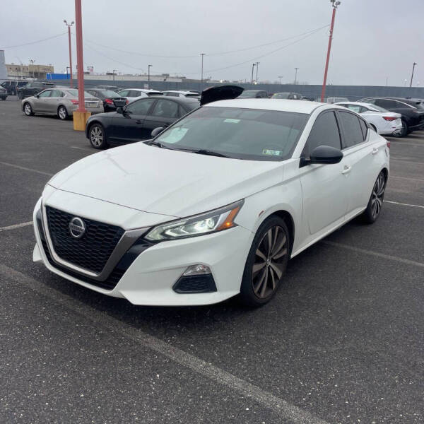 2019 Nissan Altima SR's photo