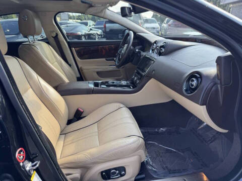 2016 Jaguar XJ R-Sport