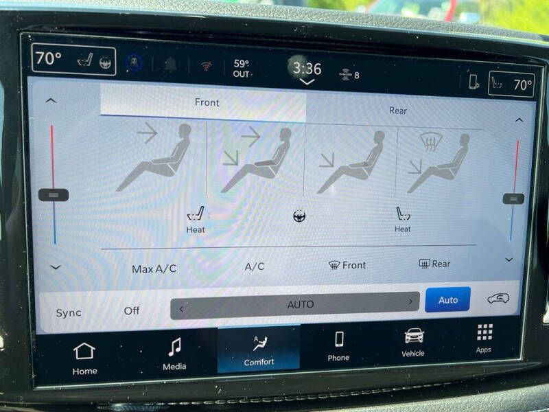 2027 Chrysler Pacifica Select