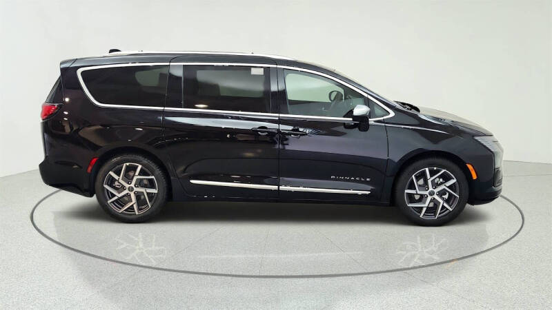 2027 Chrysler Pacifica Pinnacle