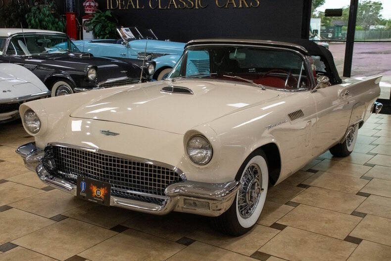 1957 Ford Thunderbird