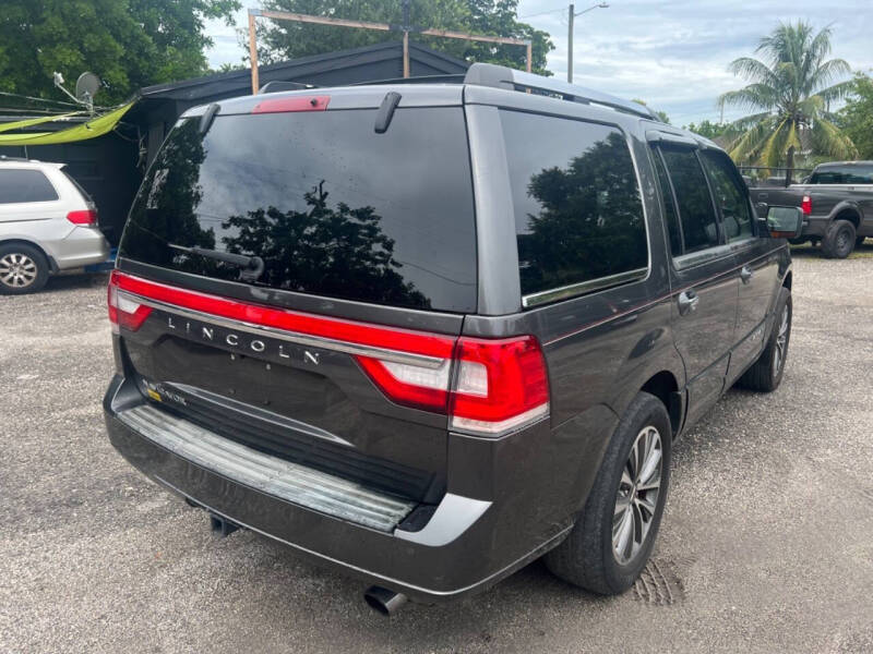 2017 Lincoln Navigator Select