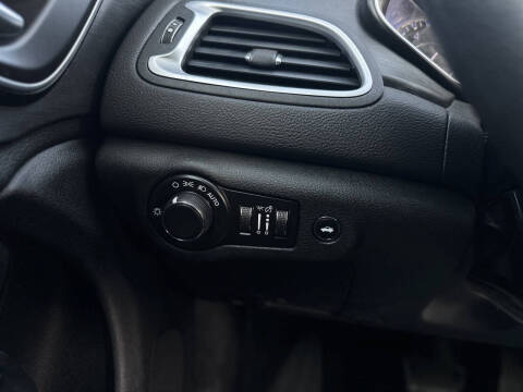 2015 Chrysler 200 LX