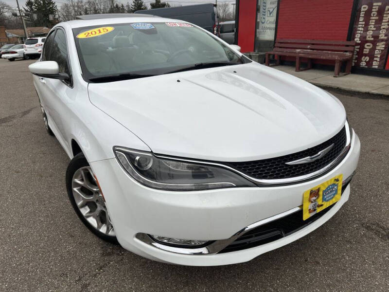 Chrysler 200's photo