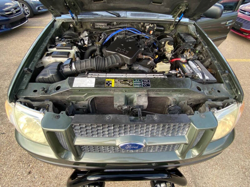 2004 Ford Explorer Sport Trac XLS