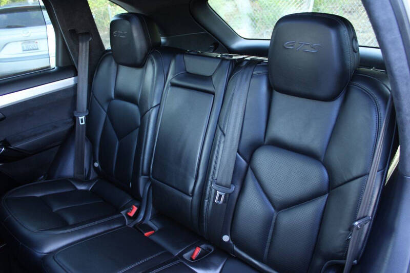 2016 Porsche Cayenne GTS