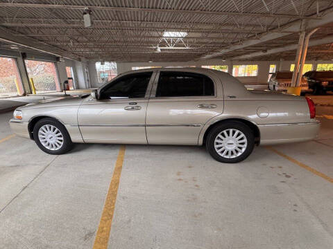 2005 Lincoln Town Car Signature Limited