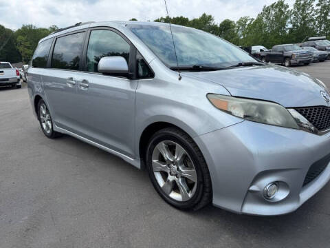 2012 Toyota Sienna SE 8-Passenger