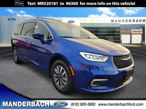2021 Chrysler Pacifica for sale at Capital Group Auto Sales & Leasing in Freeport NY