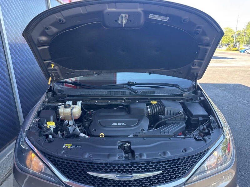 2017 Chrysler Pacifica Touring-L